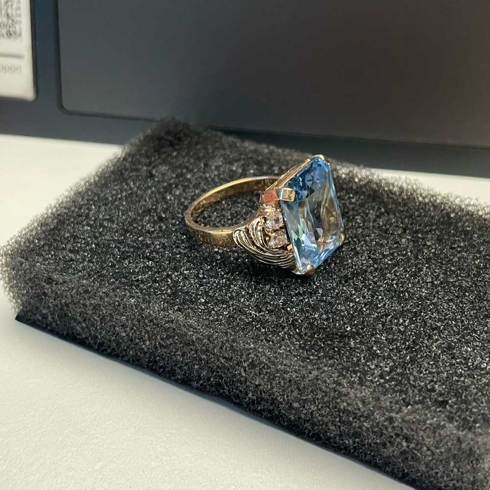Size6.5 10k YG w Big blue stone